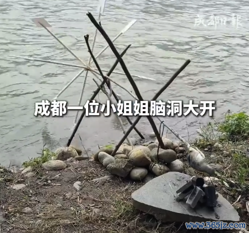 女子在河滨自制烤鱼机 网友：吃货的后劲是无穷的